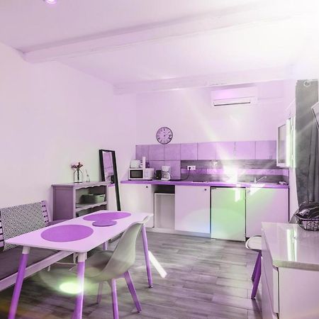 Gite Du Stade Le Studio Cour Parking Et Piscine Partagee Marseille Luaran gambar