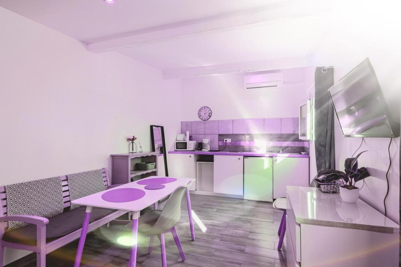 Gite Du Stade Le Studio Cour Parking Et Piscine Partagee Marseille Luaran gambar