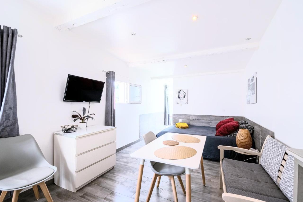 Gite Du Stade Le Studio Cour Parking Et Piscine Partagee Marseille Luaran gambar
